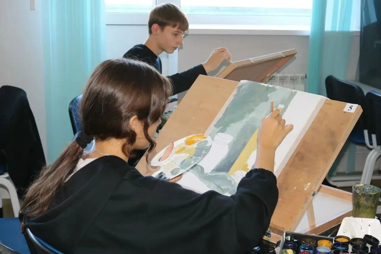 🎨 Седьмой «Осенний марафон» собрал юных художников