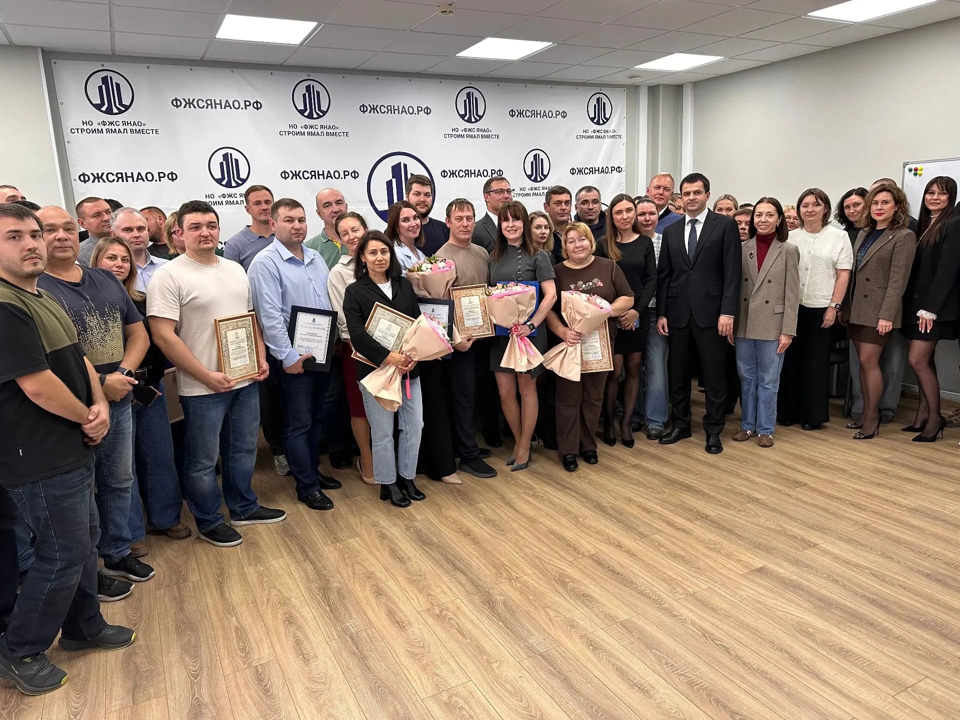 🌟 Сотрудники Фонда жилищного строительства отмечены наградами в юбилейный год Дня стро...