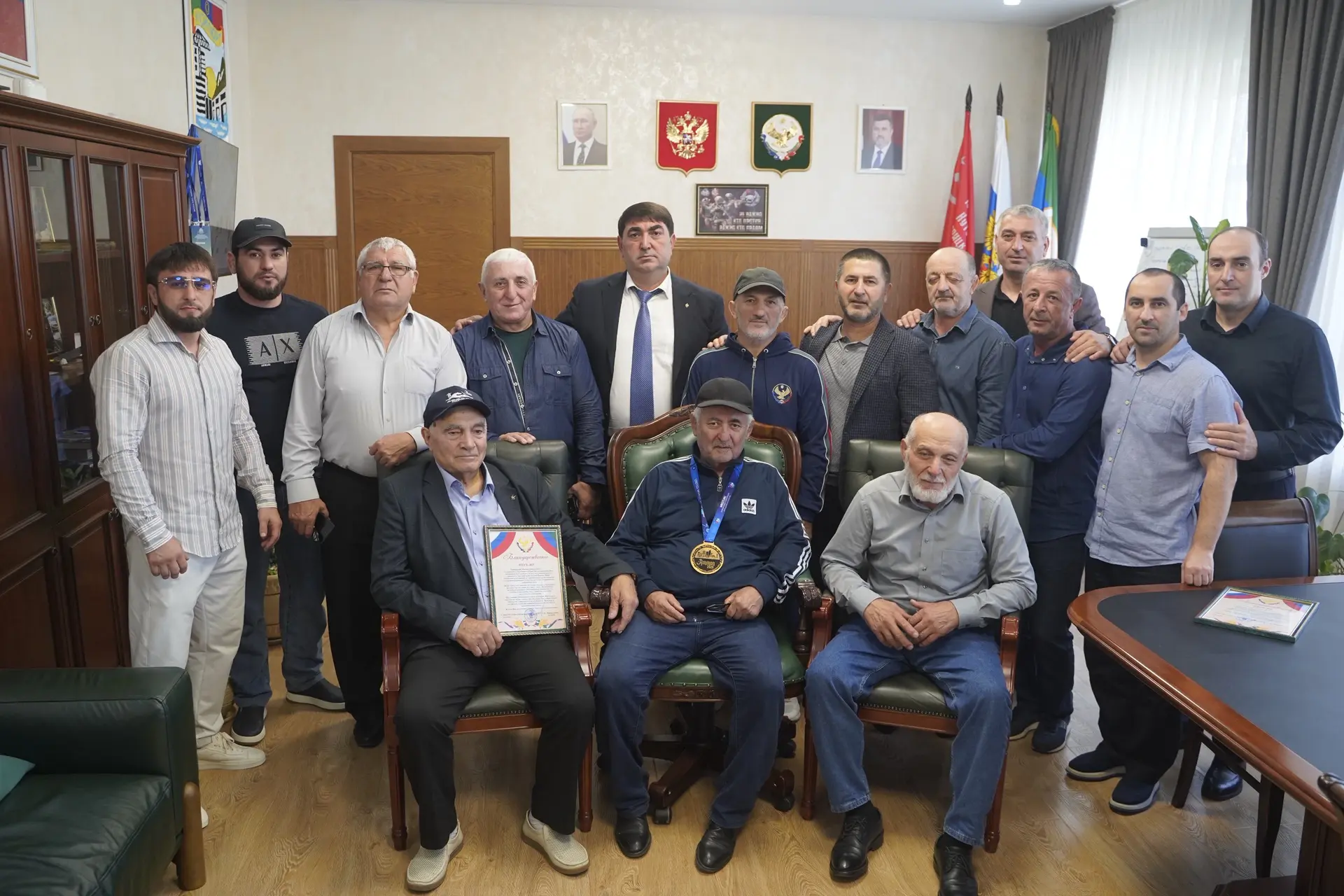 Золото, добытое мастерством: в Кизилюрте чествовали тренера-чемпиона мира Гасана Джамалова