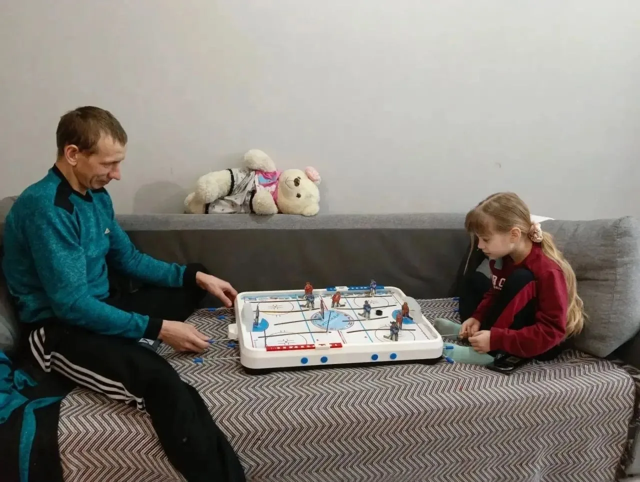 📸 В школьной фото-акции «Обнимая папу» принимает участие Быкова Юлия👨‍👧