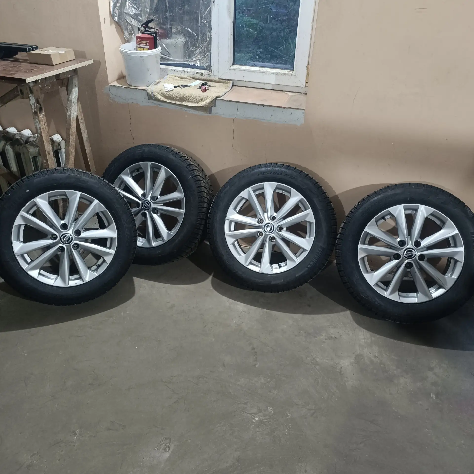 Продам комплект колёс с NISSAN Qashqai V2.0  2014 года.