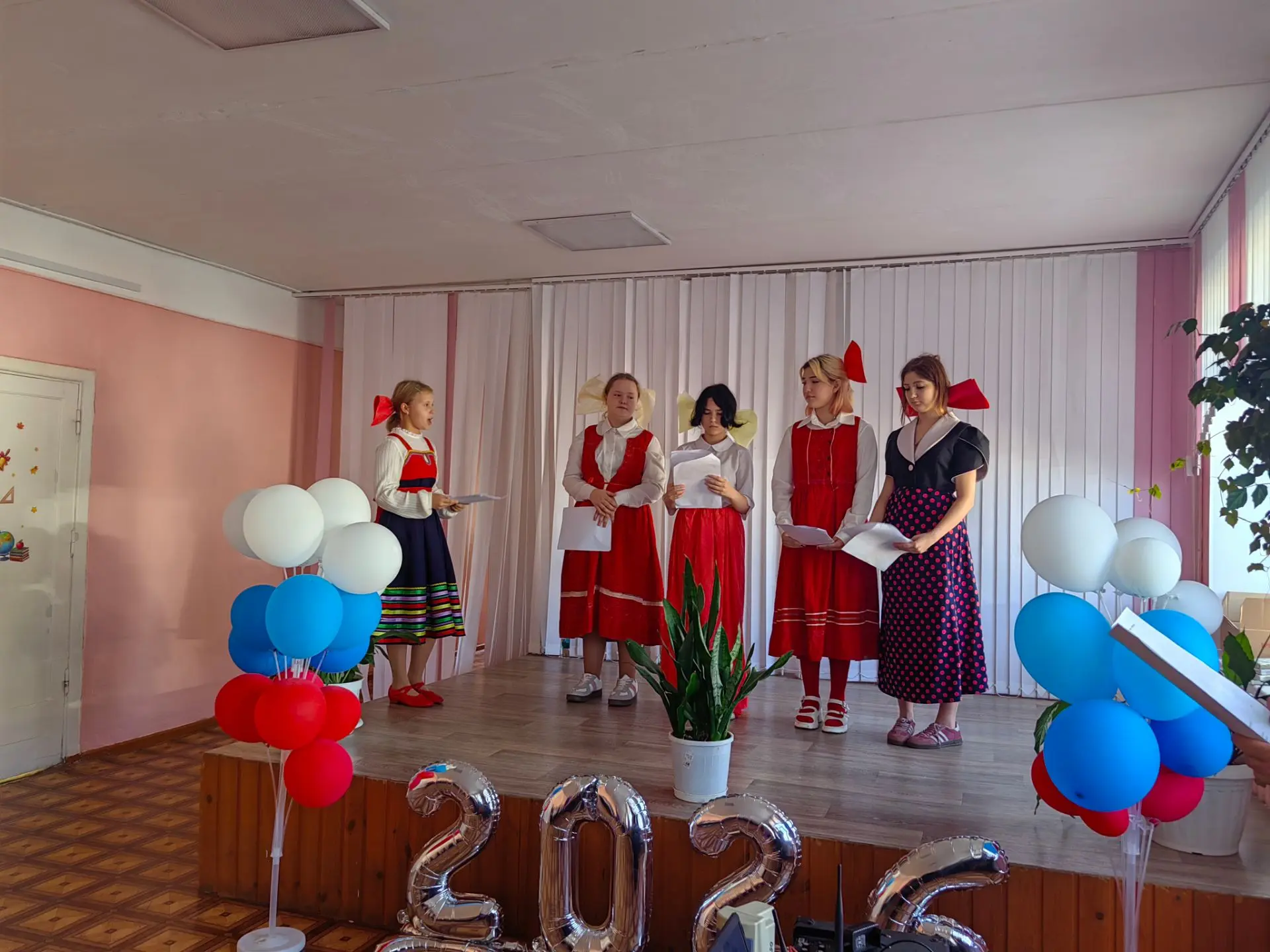🎉 Концерт ко Дню учителя: праздник, который согрел сердца! 🎉