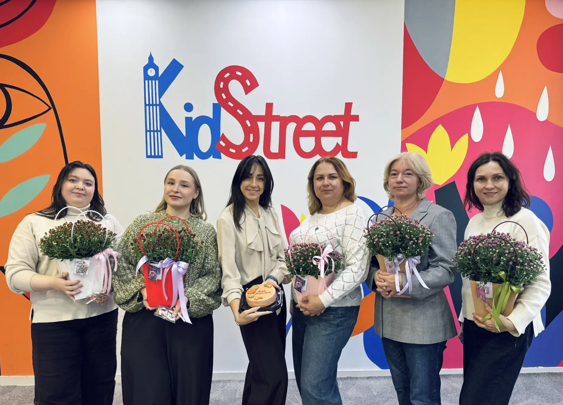 С Днём учителя, наши дорогие #kidstreet_teachers 💐