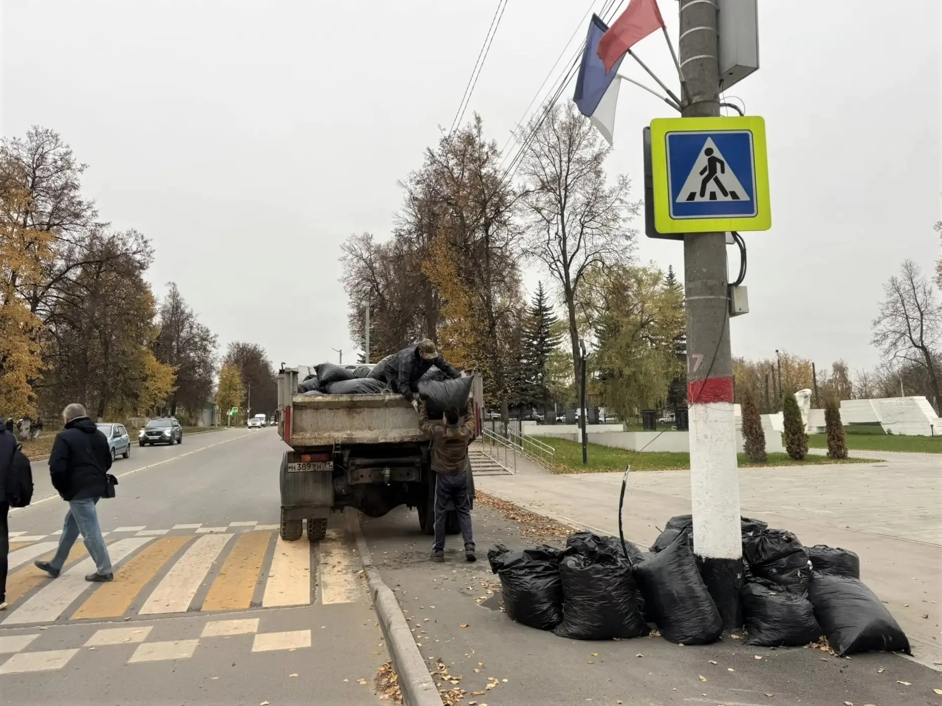 МКУ «Спецавтохозяйство г. Алексин» продолжает плановые сезонные работы по благоустройст...