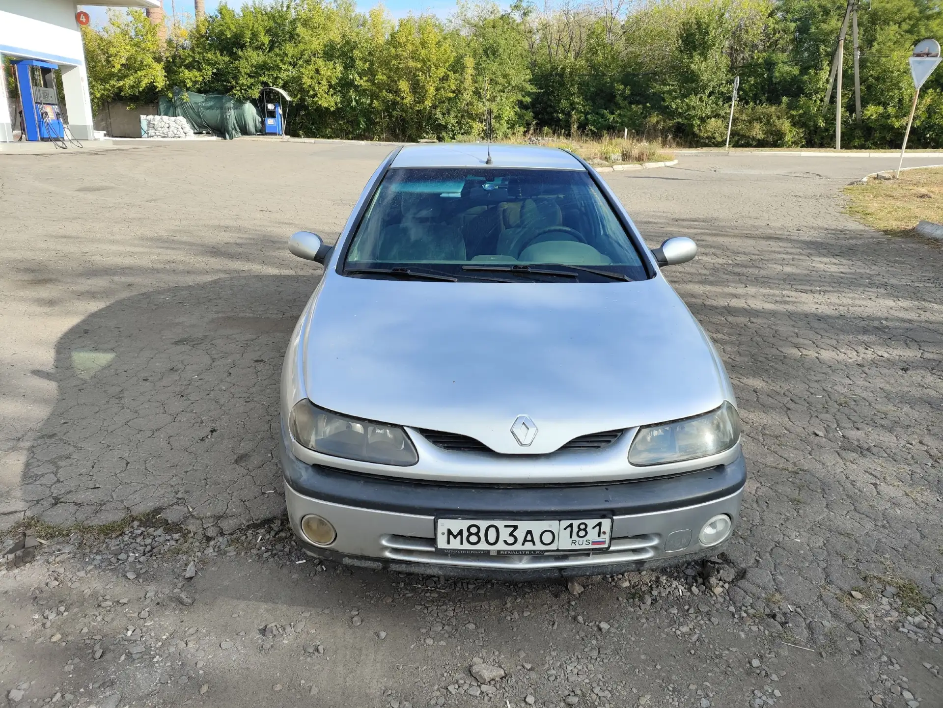 Renault Laguna лифтбэк, 1998 год.
