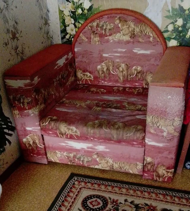 Кресло кровать продам за 1000 р.  89515714659