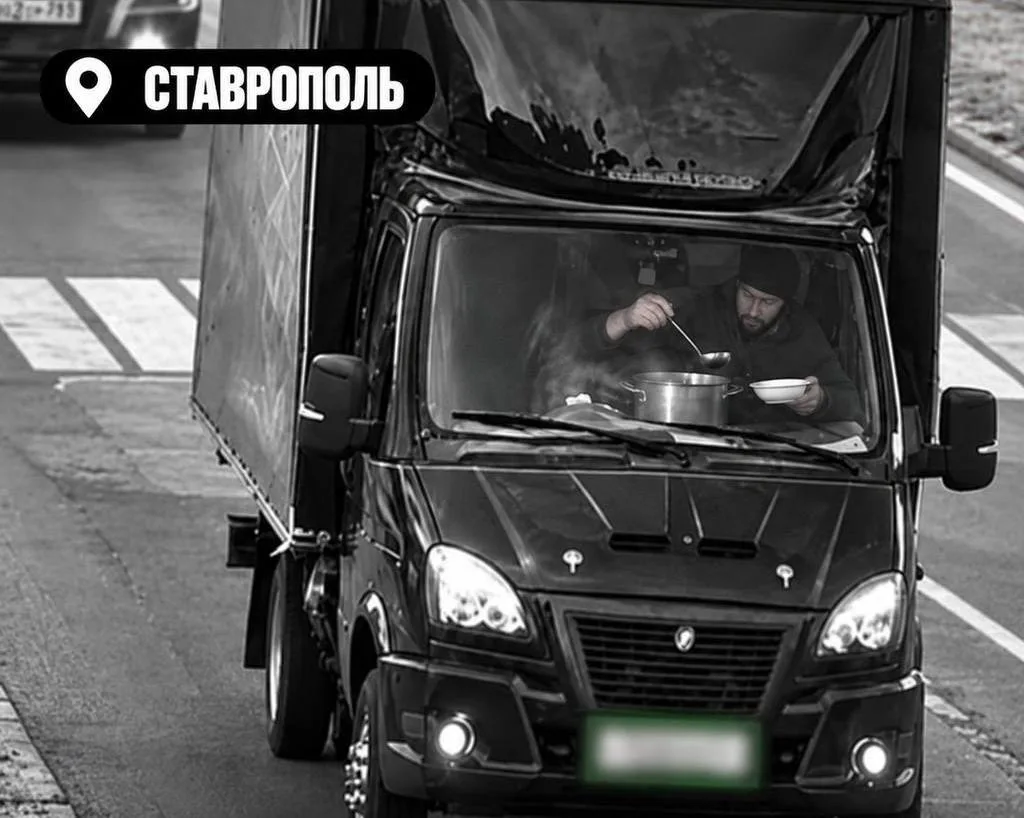 Мужчина поел суп в дороге и получил штраф