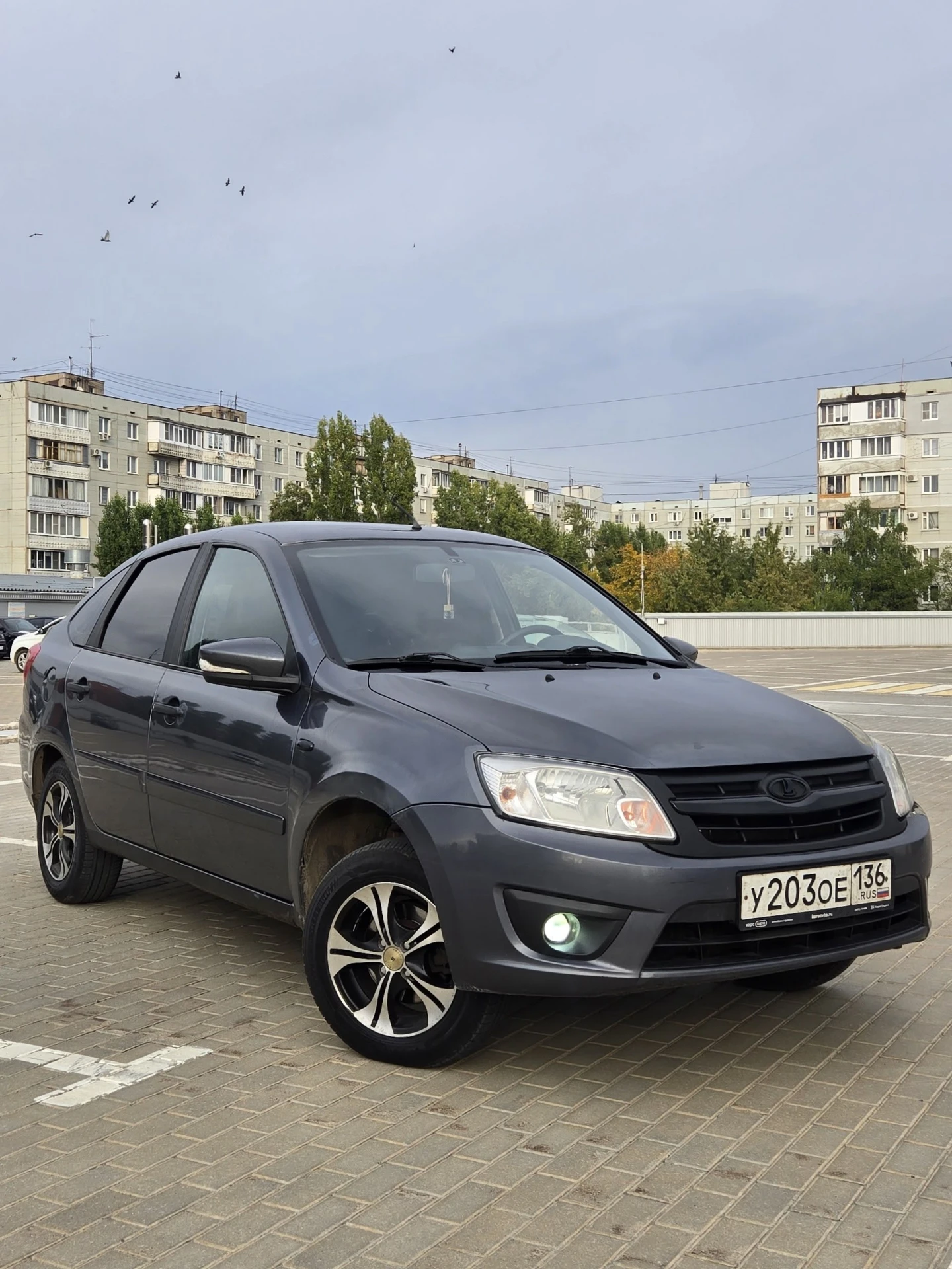 Продаю Lada Granta, 2015 г.в., пробег 220 000 км — автомобиль с понятной историей (зеле...