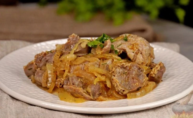 🍗 Куриные желудки, тушёные с луком – мягкие, ароматные и бюджетные!