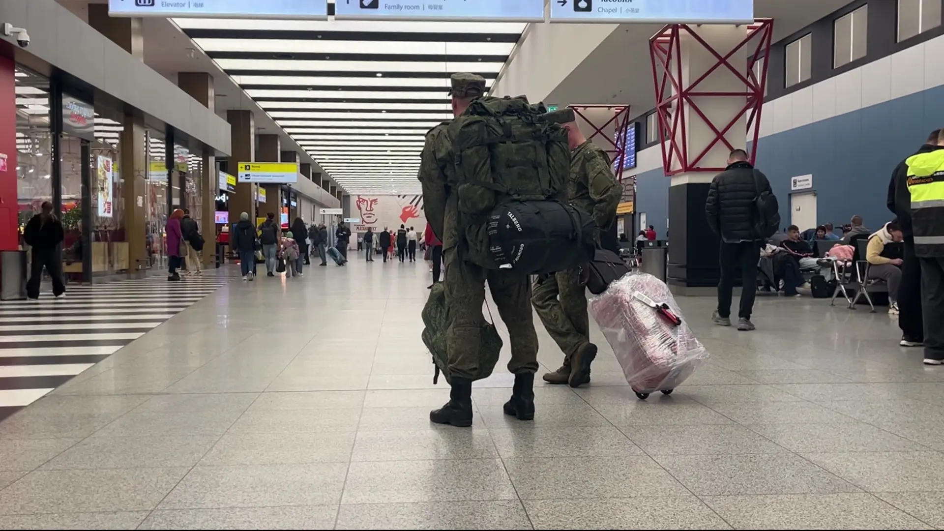 Участников СВО предложили бесплатно пускать в бизнес-залы аэропортов и вокзалов. Потому...