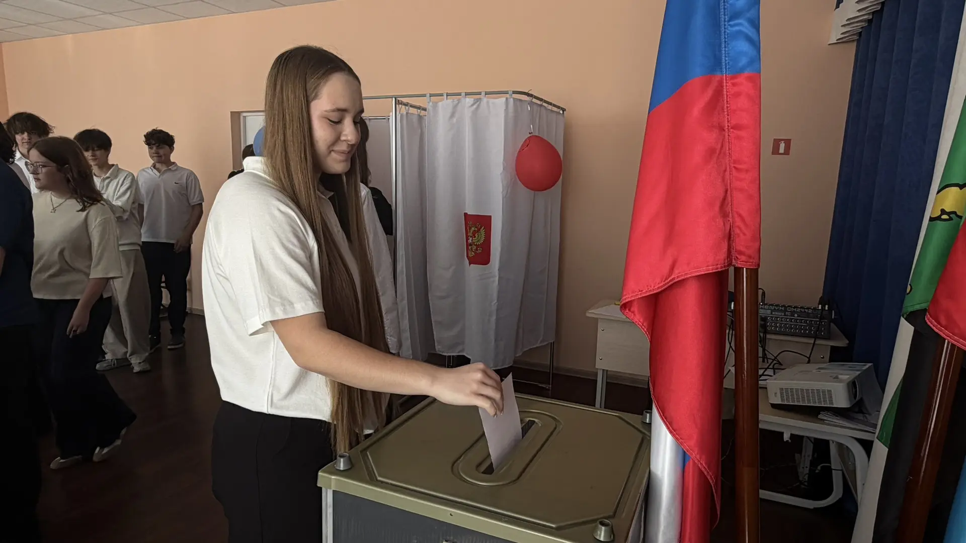 В НАШЕЙ ШКОЛЕ ПРОШЛИ ВЫБОРЫ ПРЕЗИДЕНТА!