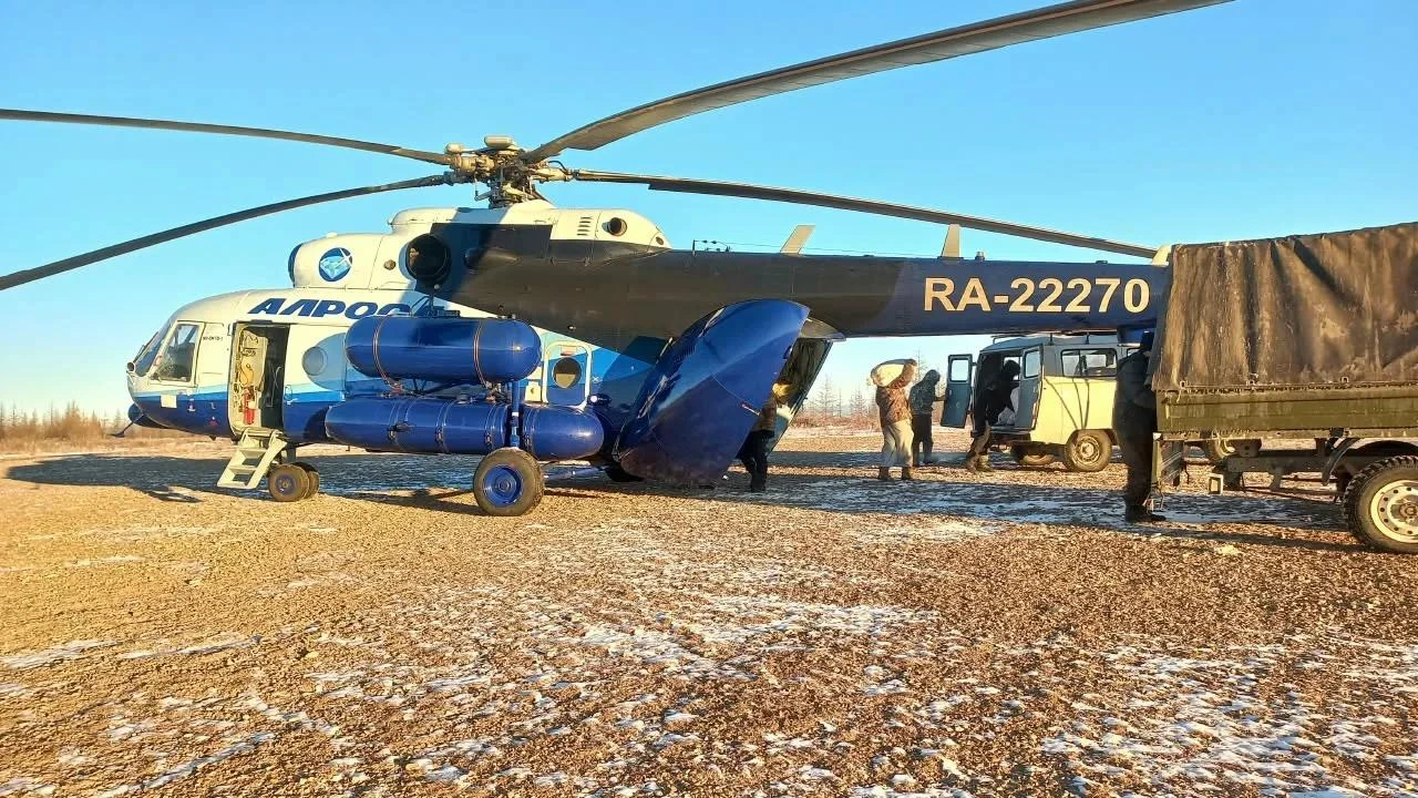 АЛРОСА рядом: «Алмазы Анабара» доставили вертолетом овощи и фрукты в Жилинду