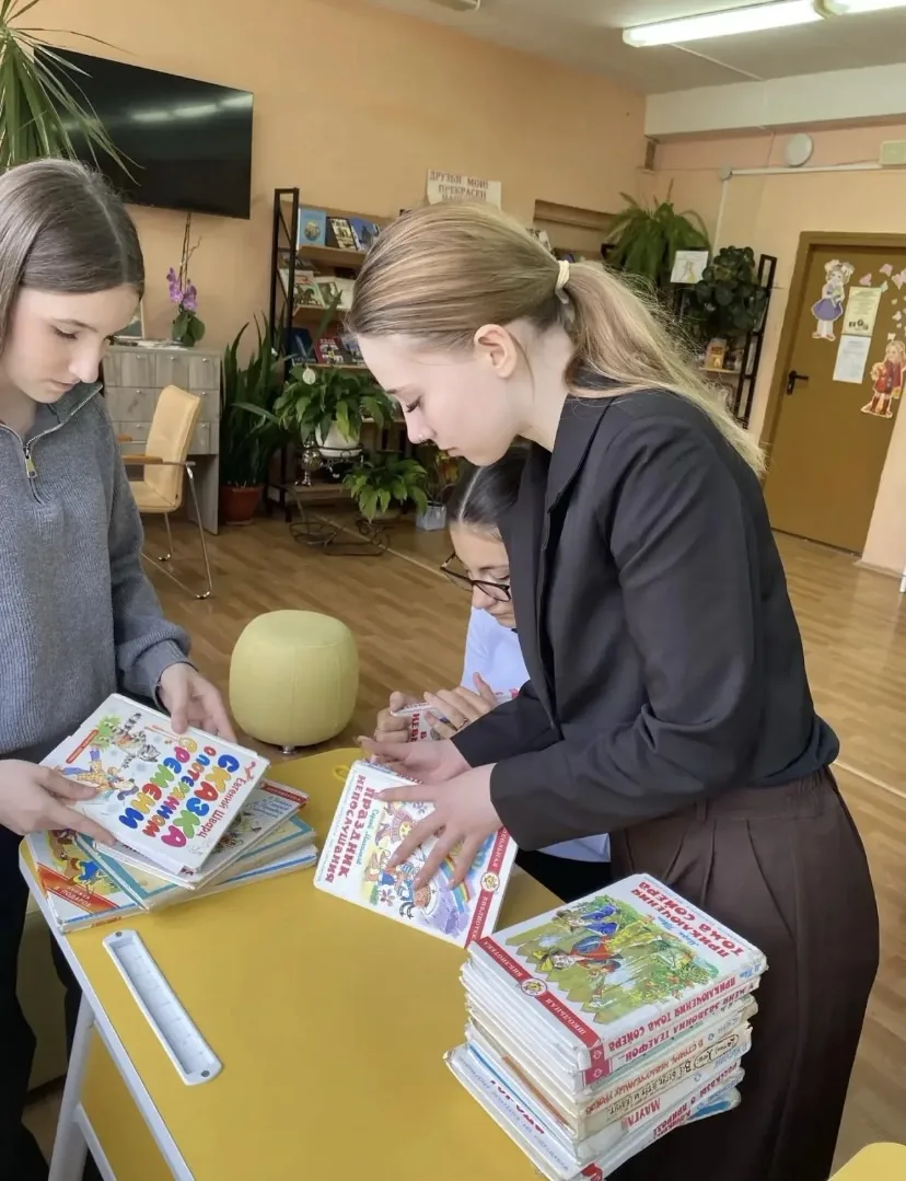 📚 Осенняя неделя добра в МБОУ «ЦО №40» продолжается — и на этот раз добро живёт среди ...