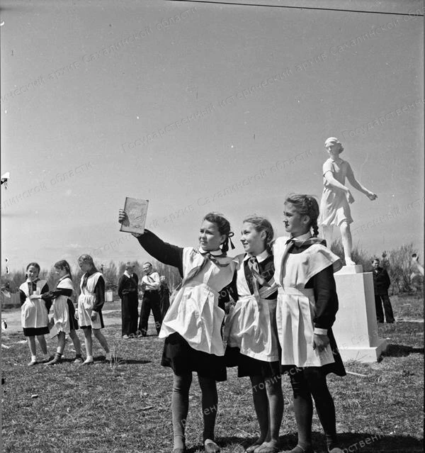 📸 Пионеры в городском парке культуры и отдыха. г. Южно-Сахалинск. 1950-е гг. Автор съе...