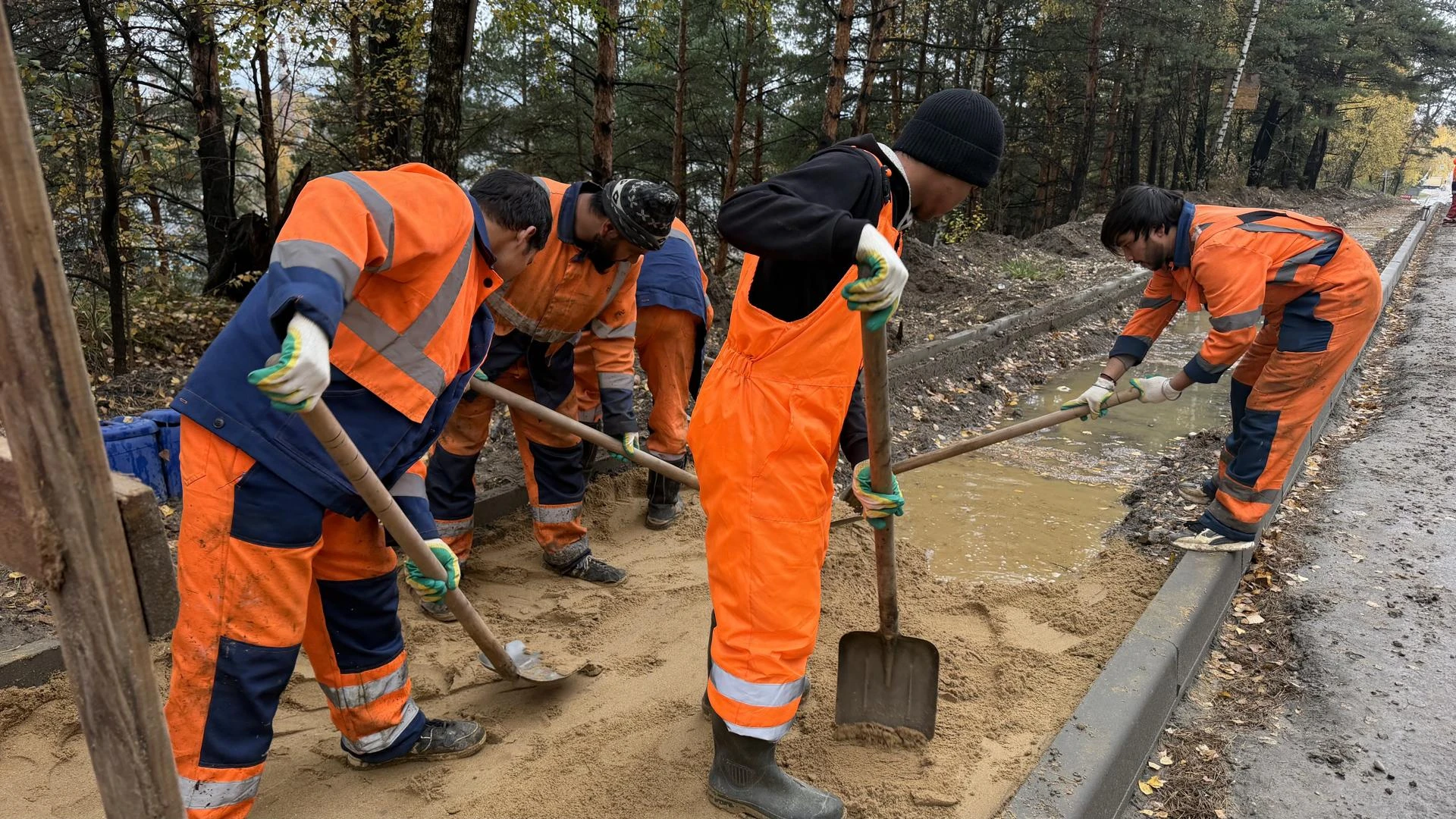 🚧 Хорошие новости для жителей посёлка Тучково! Строительство тротуара на улице Восточн...