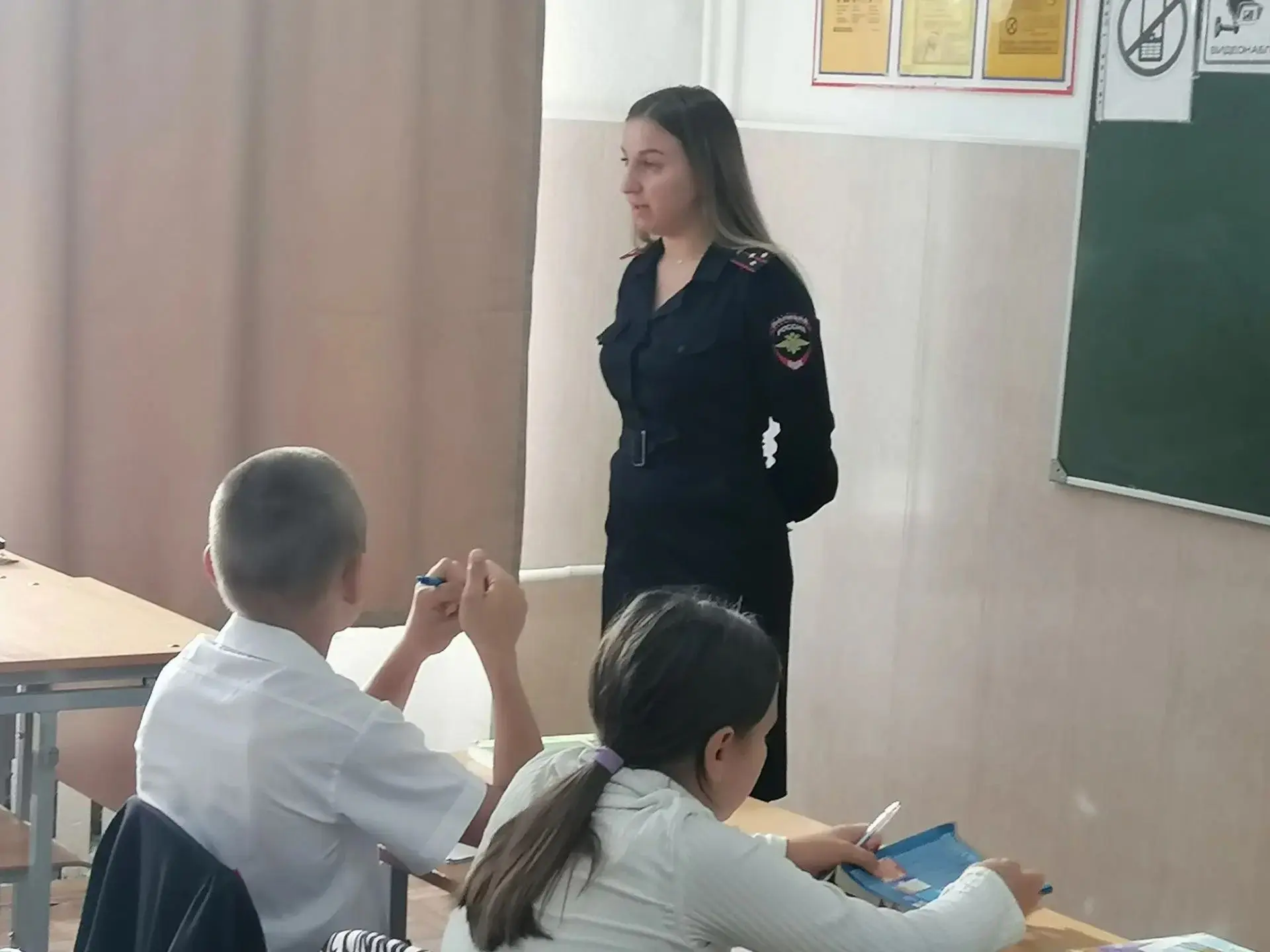 15 октября в 5б классе МБОУСОШ 16 прошла встреча с инспектором по пропаганде безопасног...