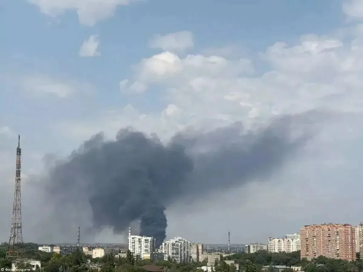 Российские войска ударили по судну, перевозившему в порт Одессы военные грузы, сообщило...