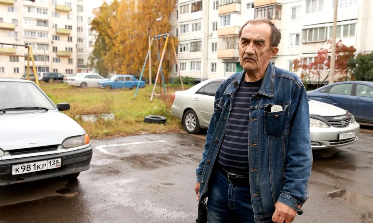 Жители дома № 3 по улице Заводской в Гидростроителе не дождутся ремонта двора за бюджет...