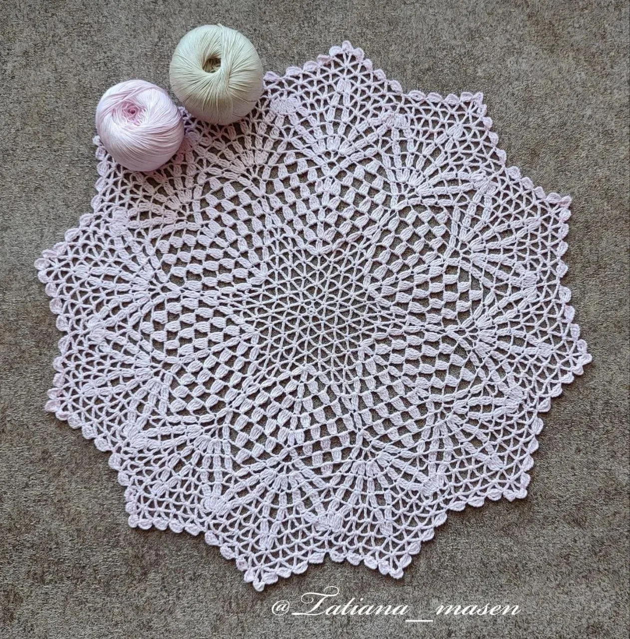 Красивая салфетка крючком 🌸