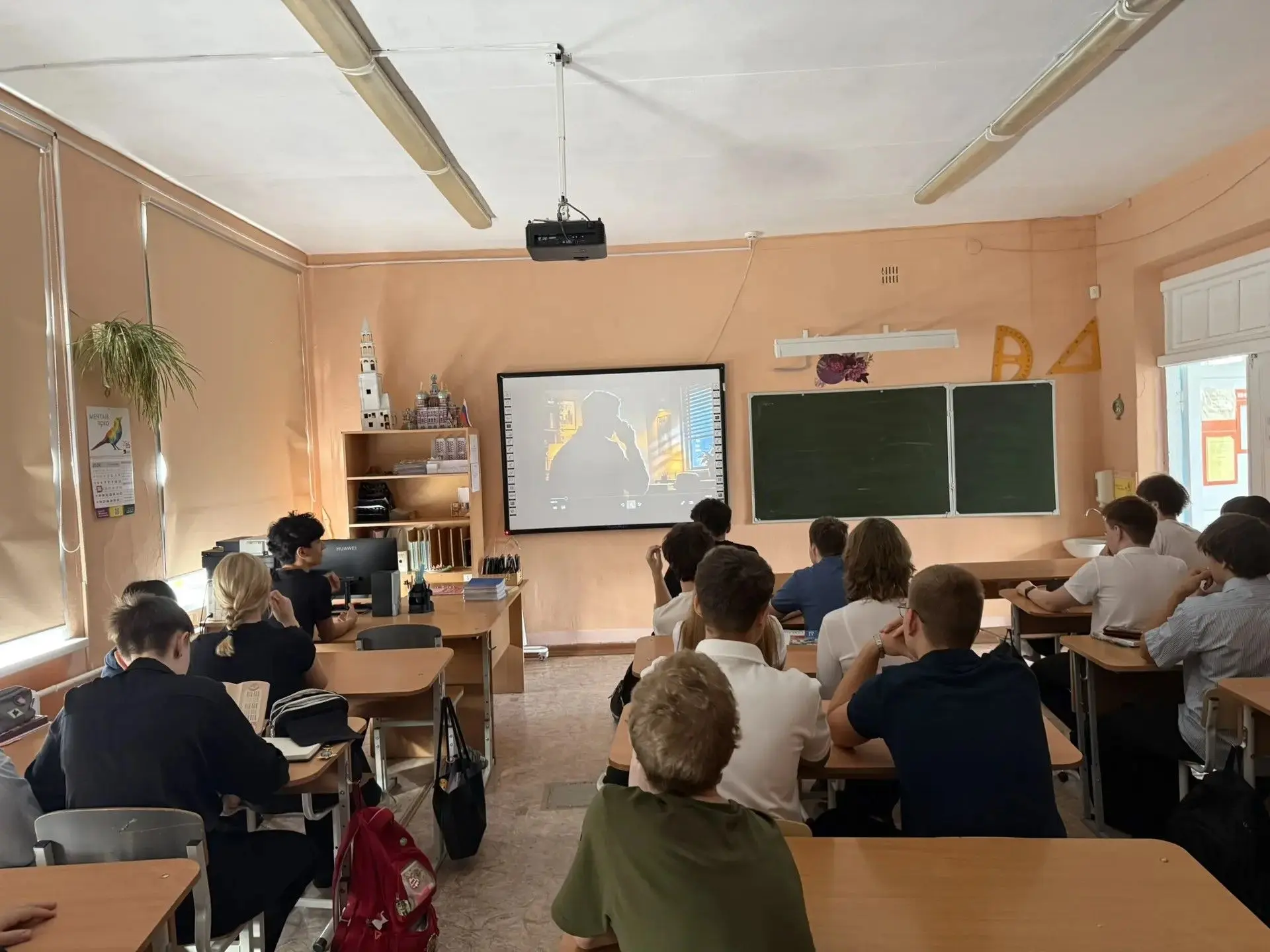 Сегодня, 12 октября 2026 года, в нашей школе прошли традиционные «Разговоры о важном»!