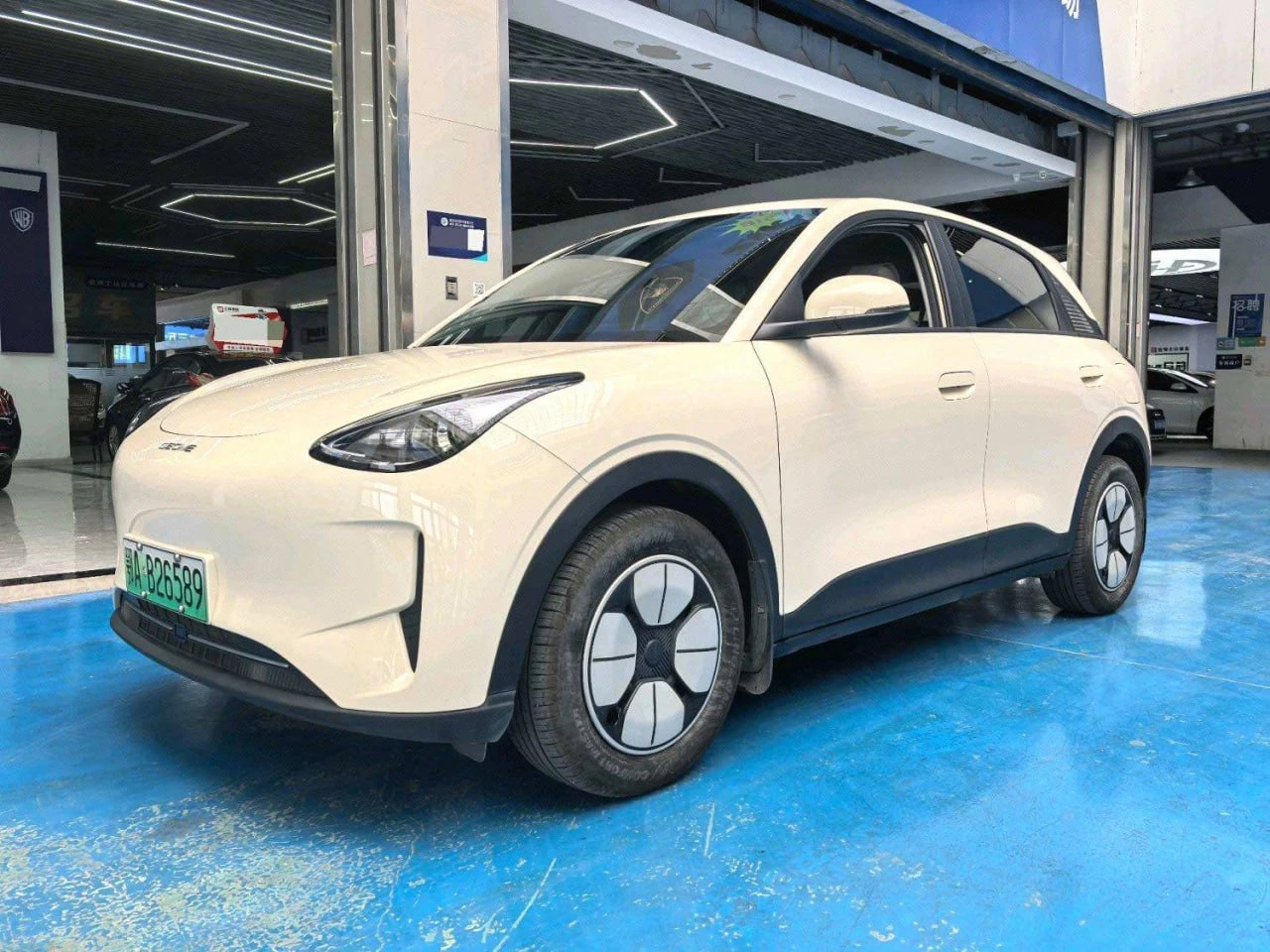 Купили для Александра из Ижевска интересный электрокар —  Geely Xingyuan 🚘