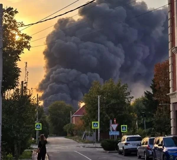 🔥  Пожар на «Аксайкардандеталь» разросся до 3000 «квадратов»