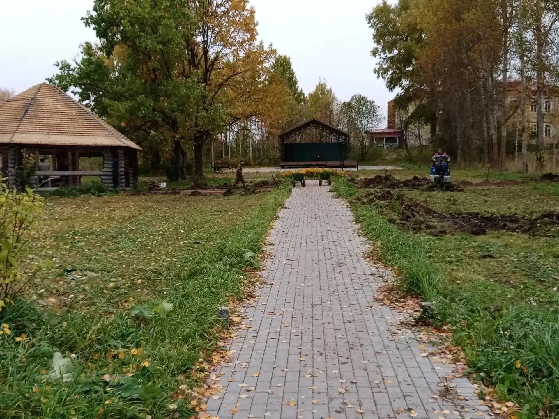 🌳 В селе Ломоносово преображается «Михайлов Парк»