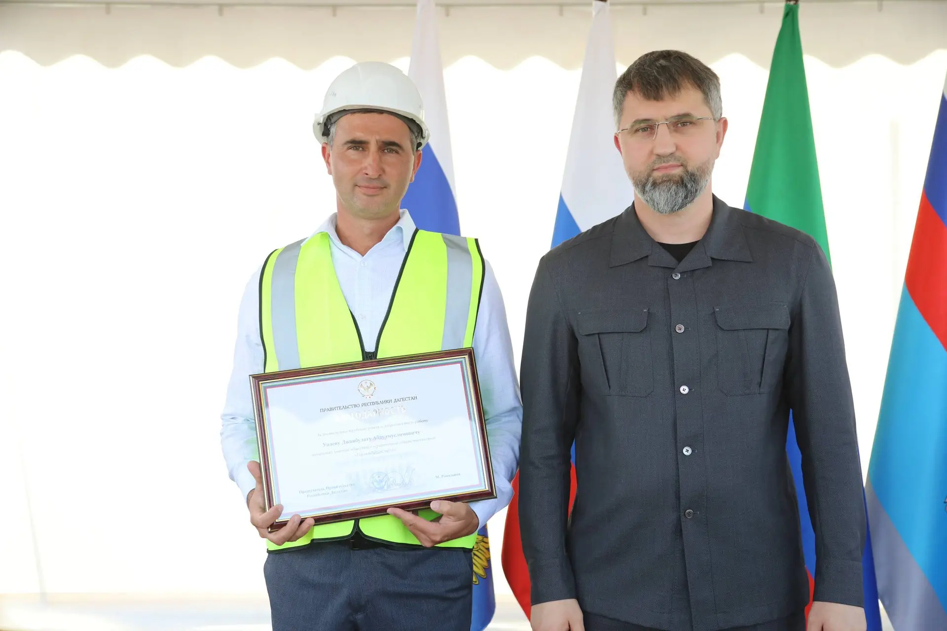 🤝Магомед Рамазанов наградил строителей и специалистов, участвовавших в ремонте моста ч...