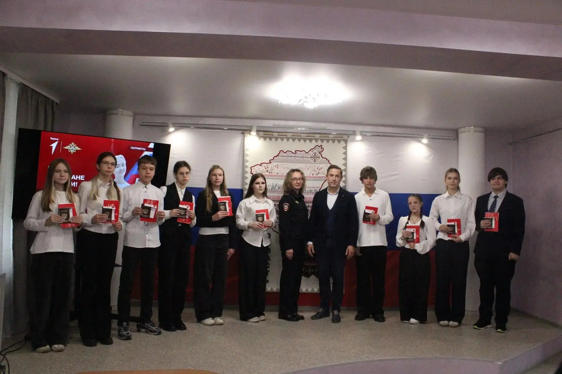 Сегодня особенный день для десяти юных березовчан - они получили свои первые паспорта!