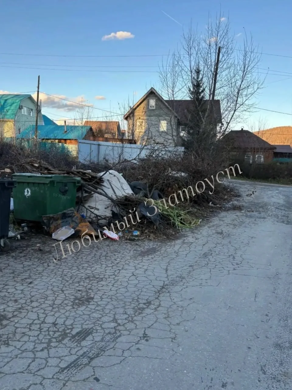 Жильцы дома по адресу Полетаева 31 жалуются на состояние контейнерной площадки. По слов...