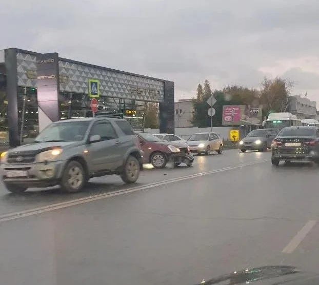 Очередное ДТП произошло днём на Герцена у Топлайна