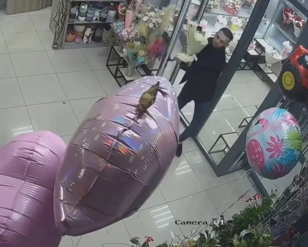 Тюменец дерзко ограбил цветочный магазин