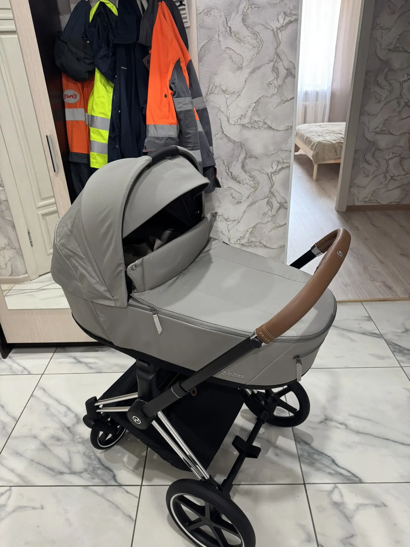 Продам коляску Cybex Priam 4. Элегантный серый цвет, стильный дизайн, удобная и функцио...