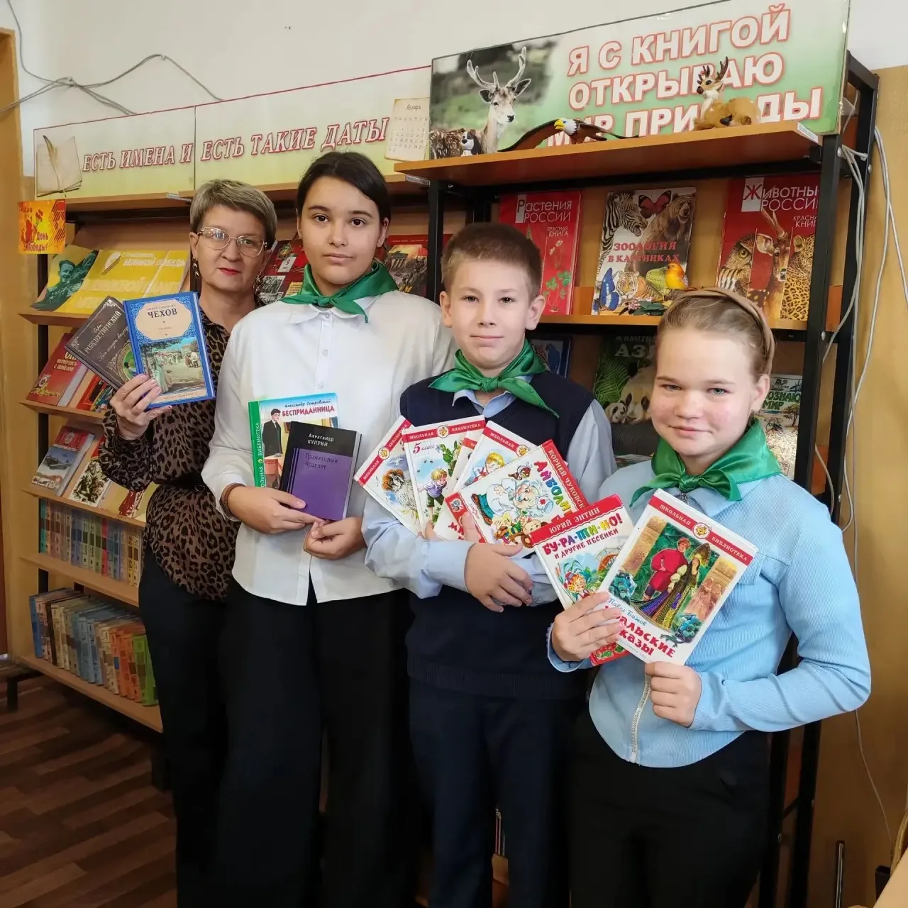 В давние  времена говорили : "Книга - это лучший подарок!".