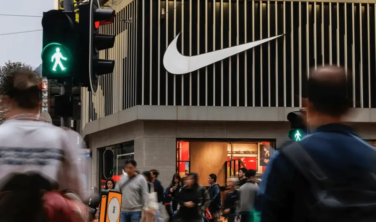 Некогда революционер Nike по-прежнему остаётся «мегапопулярным» и одним из крупнейших с...