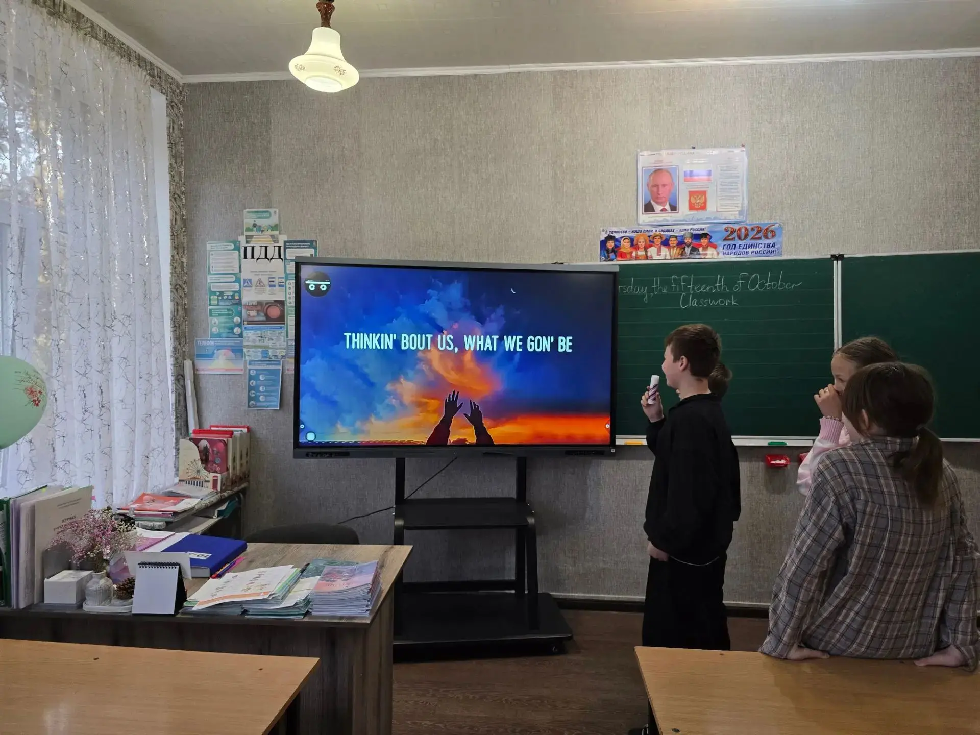 🎤🎵В рамках недели английского языка в школе проводились караоке-перемены для учащихся.