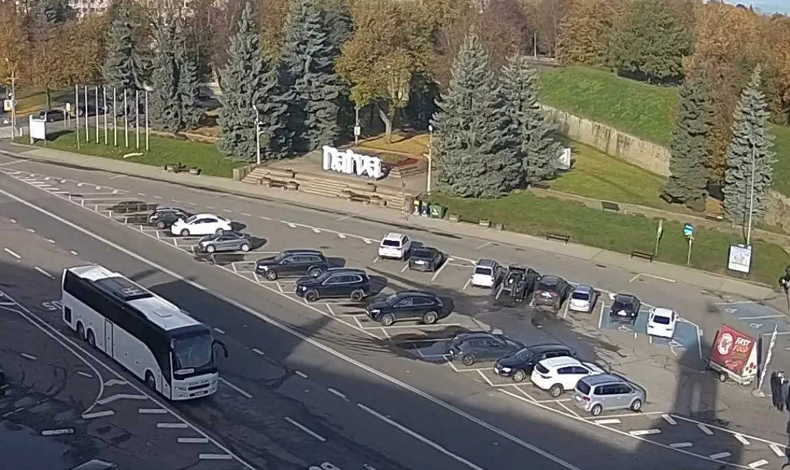 Камера - очередь из Нарвы (Эстония) в Россию https://balticlivecam.com/ru/cameras/eston...