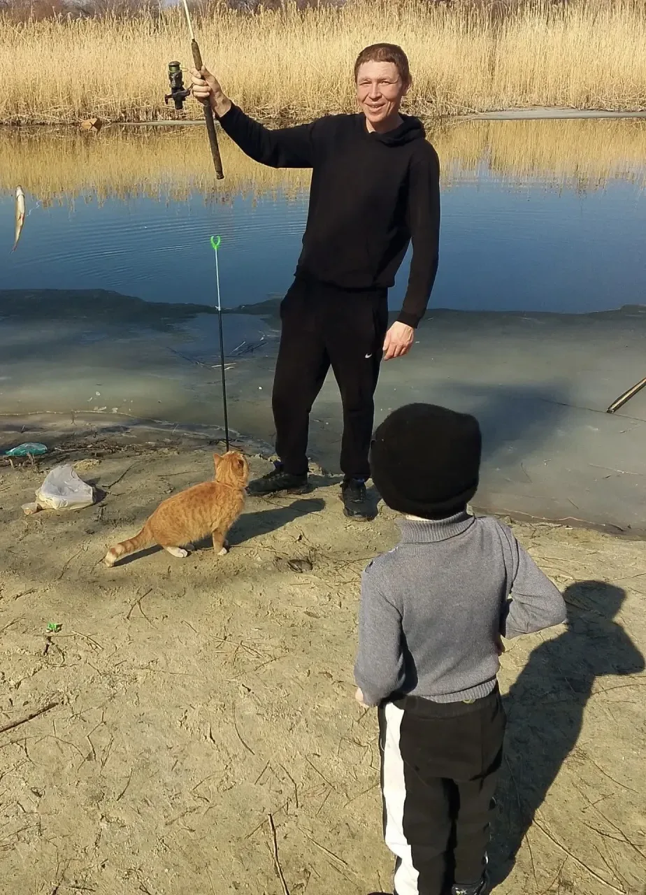 Меня зовут Матвей Лагунов. Моего папу зовут Максим. Его хобби рыбалка. 🎣