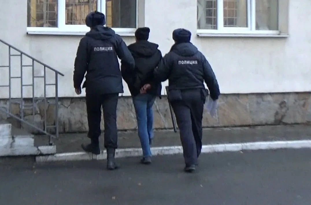 ⚡️ 19-летний закладчик из Грязей получил 6 лет строгого режима — у него забрали iPhone ...