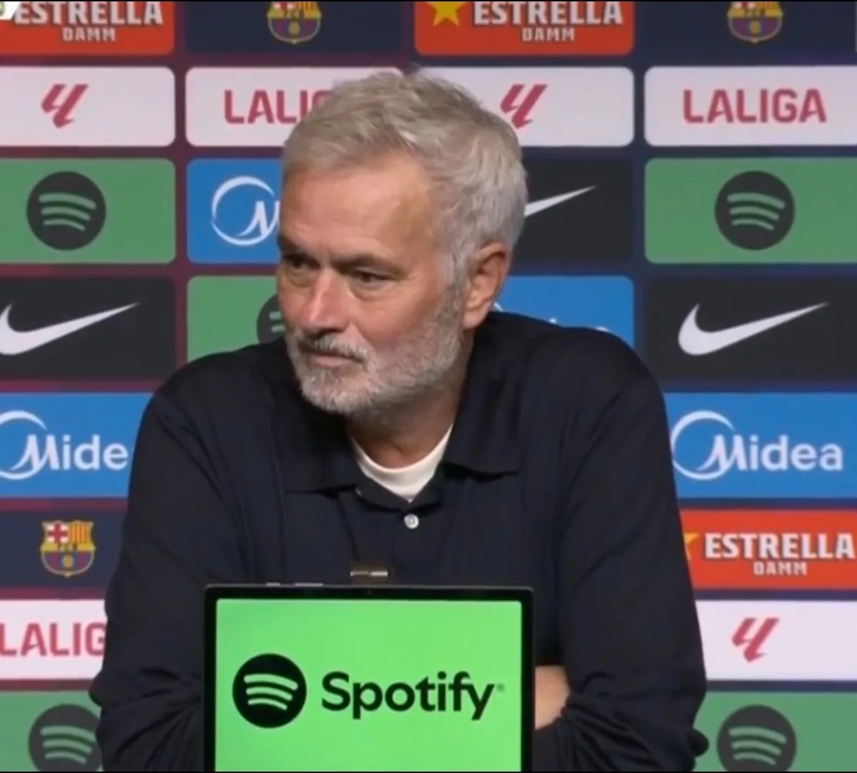 🗣️ Моуринью: «Судья провел отличный матч, но VAR спал на 60-й минуте».