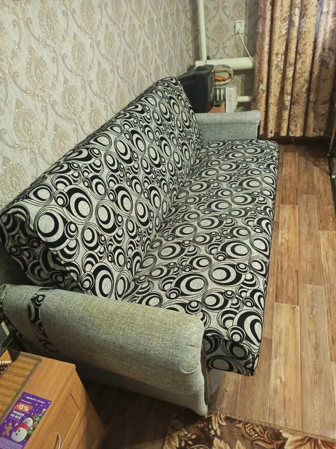 Продам диван-книжку в отличном состоянии.