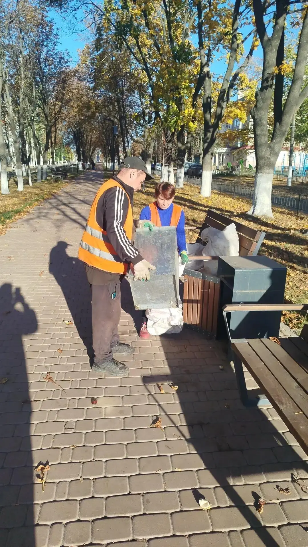 Чистота и порядок: МУП «ЖЭК» заботится об общественных территориях города 🧹🌿
