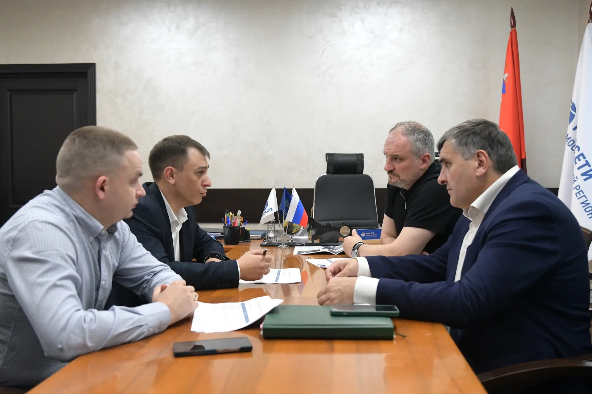 Провёл рабочую встречу с представителями Дмитровского РЭС «Россети Московский регион».