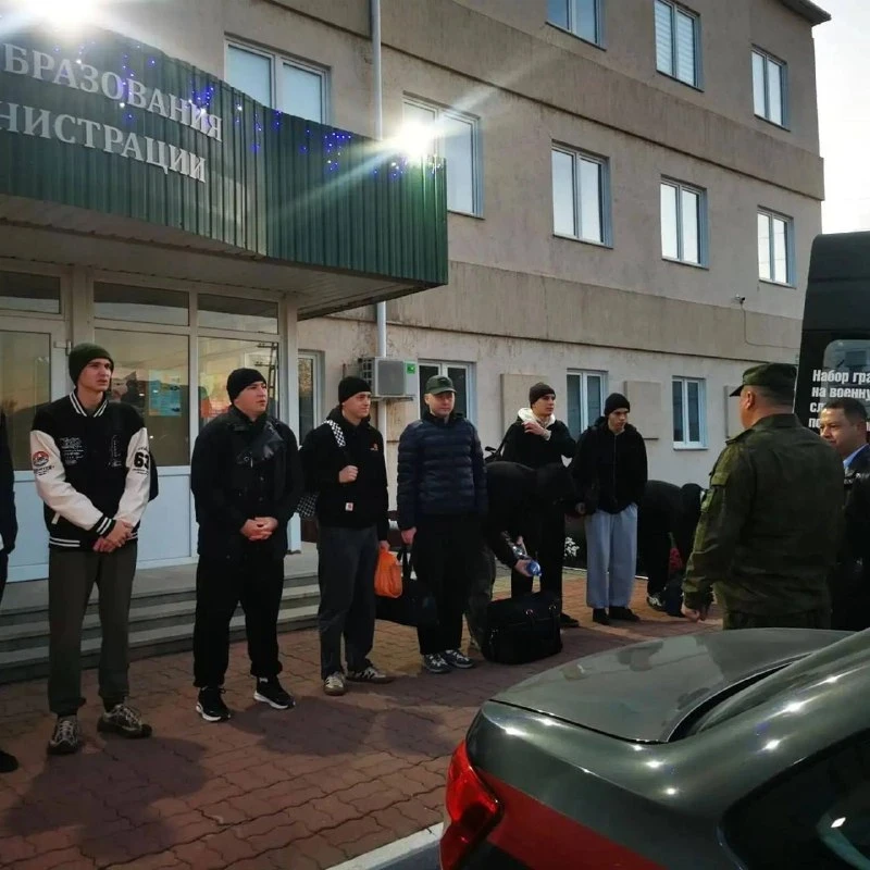 В Октябрьском призывников отправили на службу