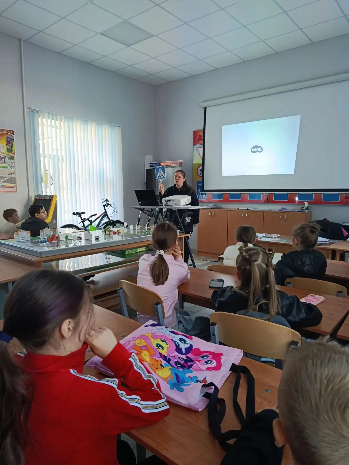 8.10.2026г.  ученики 3 Б класса с классным руководителем Леоновой О.Г. посетили специал...