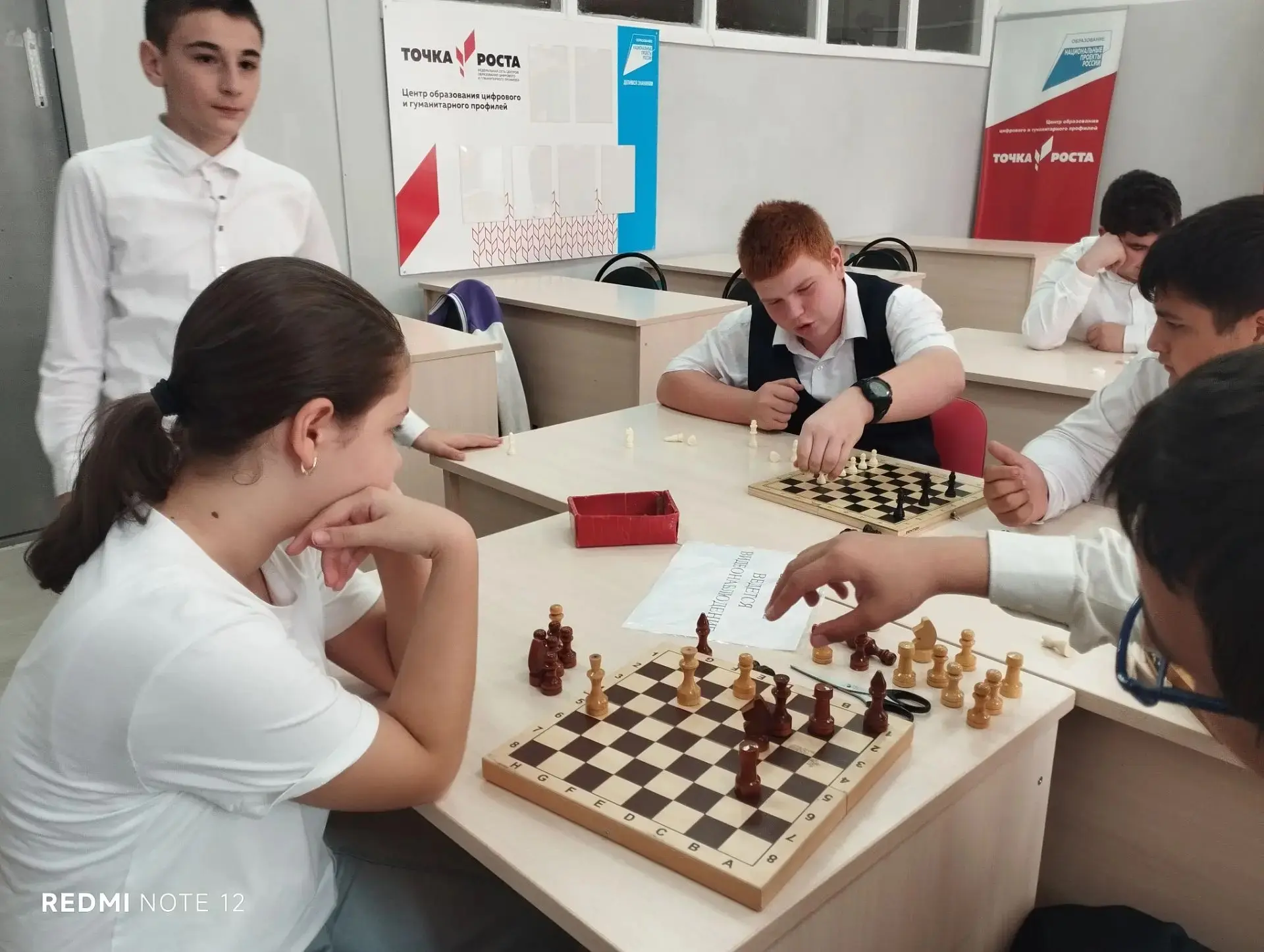 В Центре «Точка роста» прошла внеурочная деятельность по шахматам. Провела её Айбазова ...