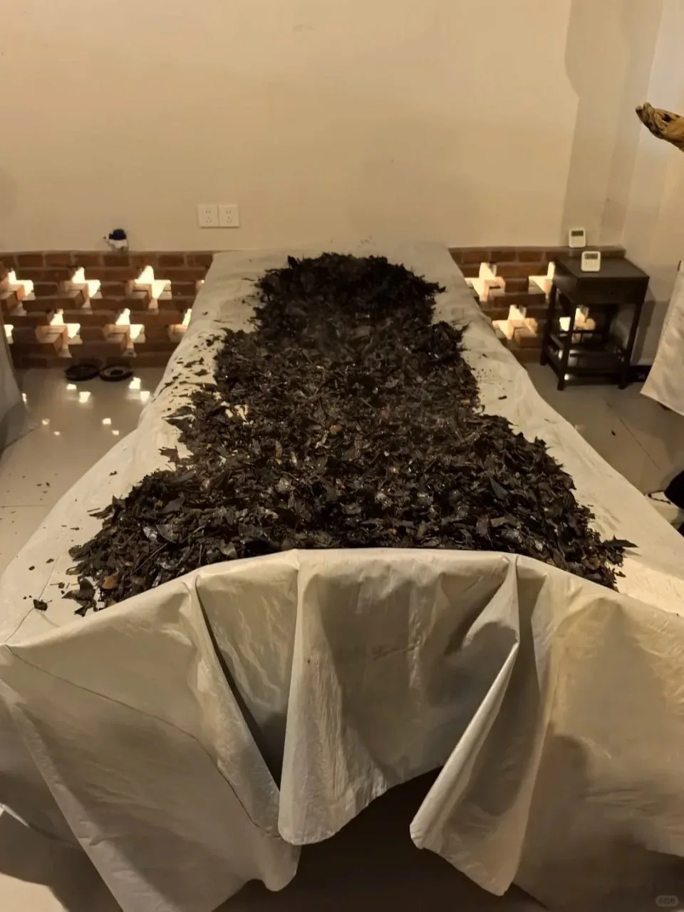 🍃 На фото — сонная терапия с травами (睡药辽).