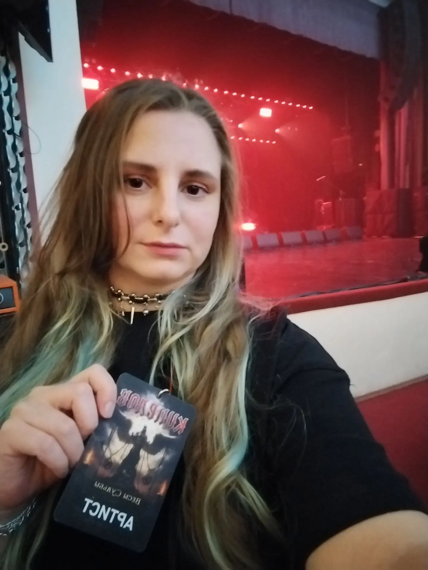 Он бесконечно хорош. Звук и вокал не оценивайте, телефон записал очень хреново.