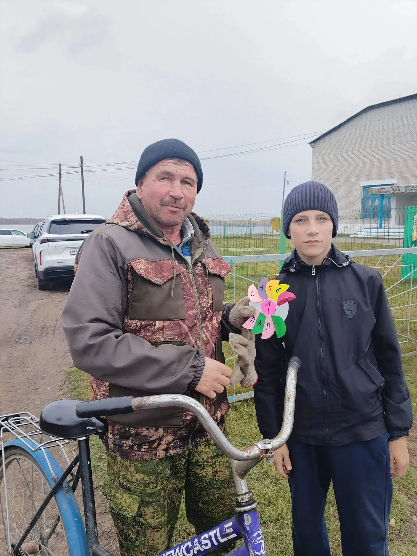 В честь приближающегося Дня отца в Кызылбае прошла поздравительная акция «Супер папа». ...