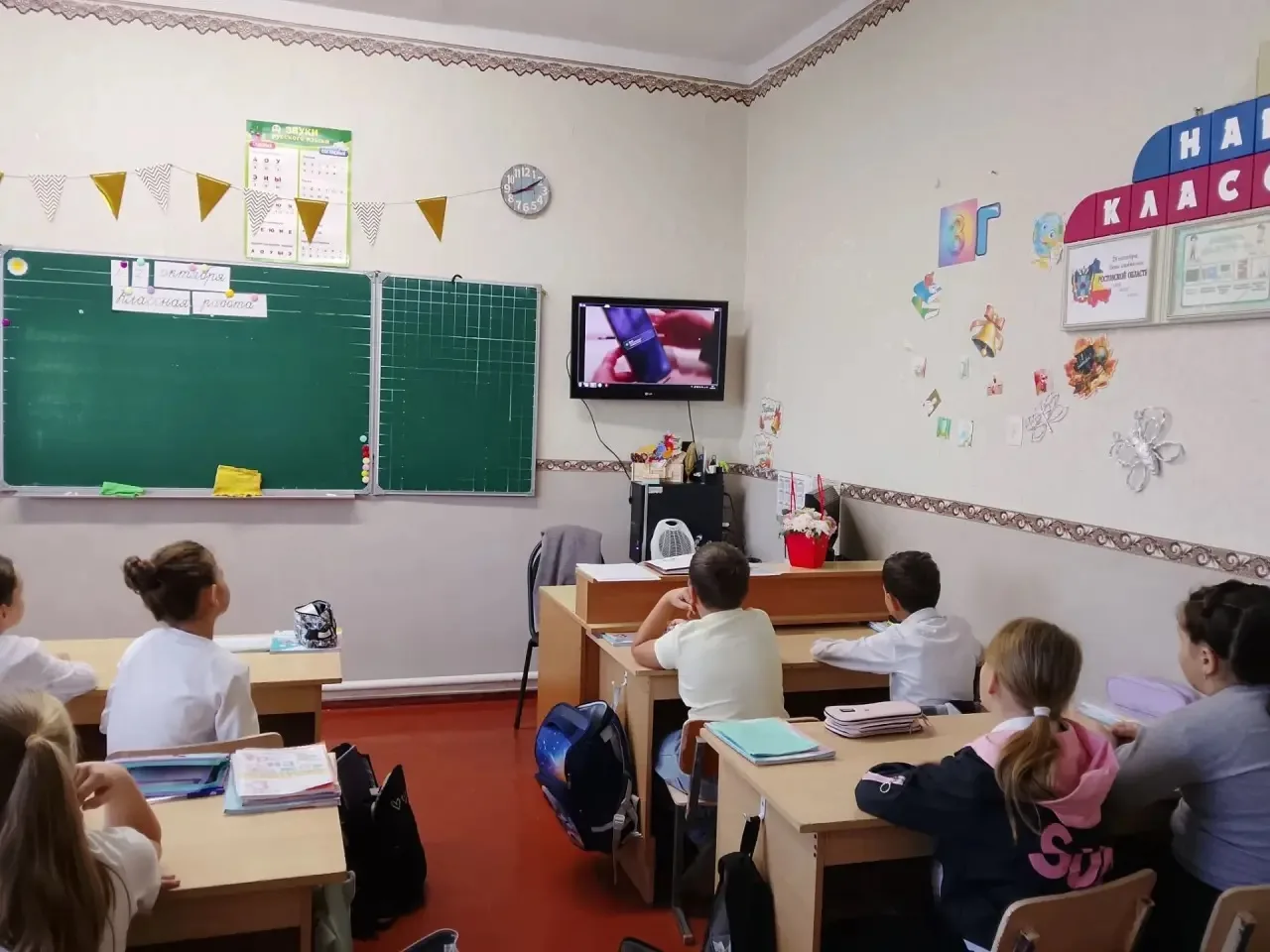 Современных детей не нужно учить пользоваться гаджетами — они осваивают их интуитивно е...